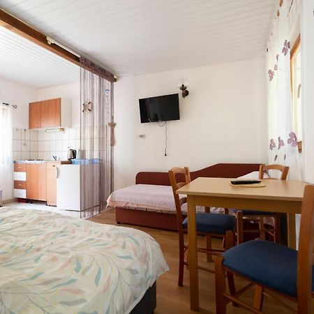 Studio Apartman Ema Gornji Karin Buitenkant foto